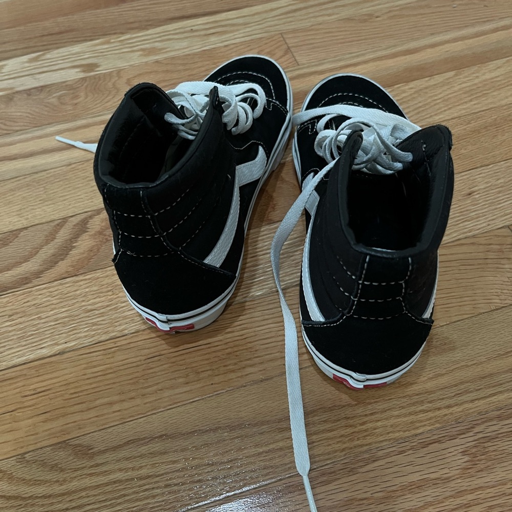 VANS - Picture 5 of 6